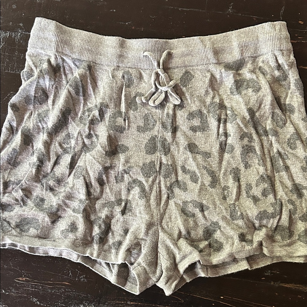 HEARTLOOM Gray Leopard Print Lounge Shorts knit